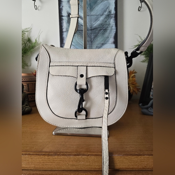Rebecca Minkoff Dog Clip Saddle Bag. Cream Pebbled Leather EUC - Picture 1 of 12